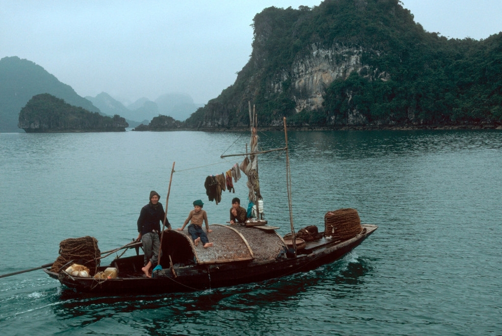hustle life in quang ninh late 20th century