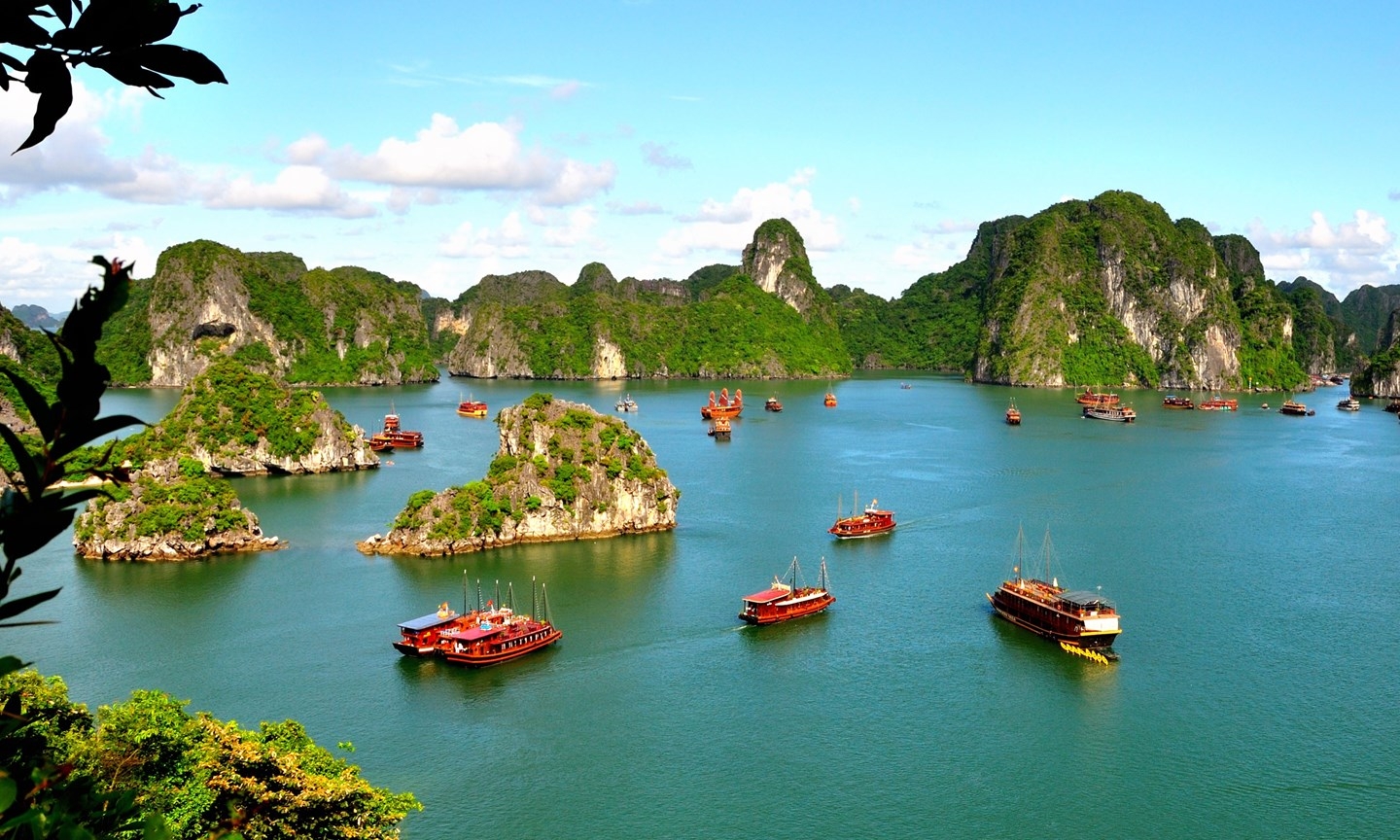 wanderlust lists out 12 must do things in vietnam