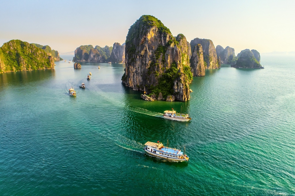 mesmerizing bays in vietnam to draw tourists