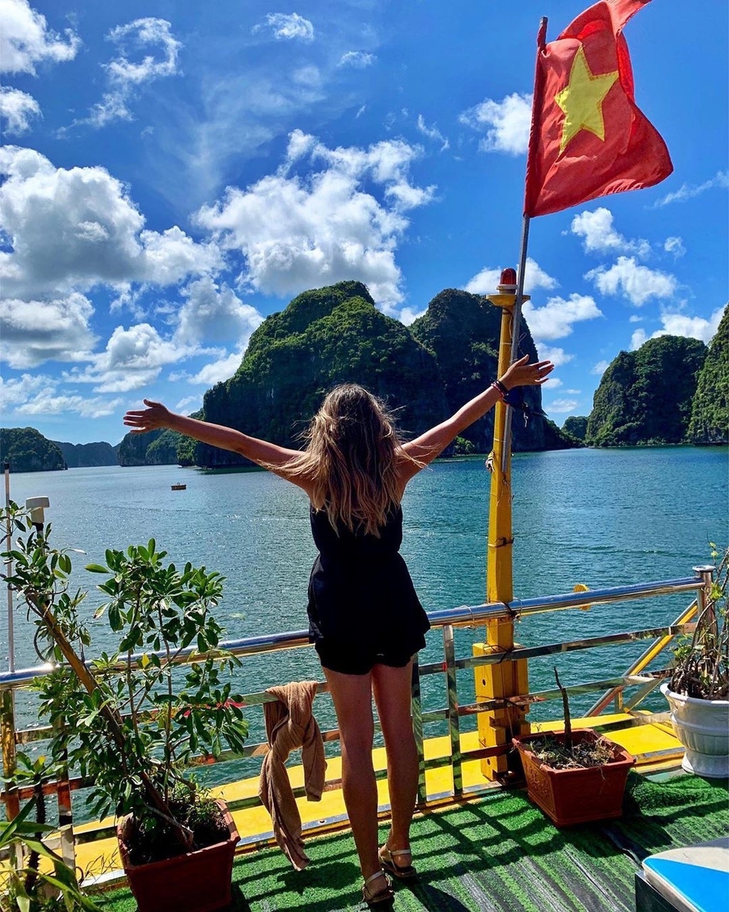 mesmerizing bays in vietnam to draw tourists