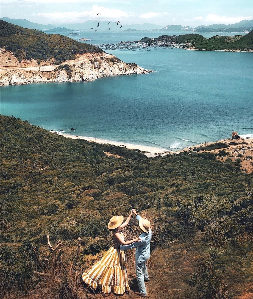 mesmerizing bays in vietnam to draw tourists