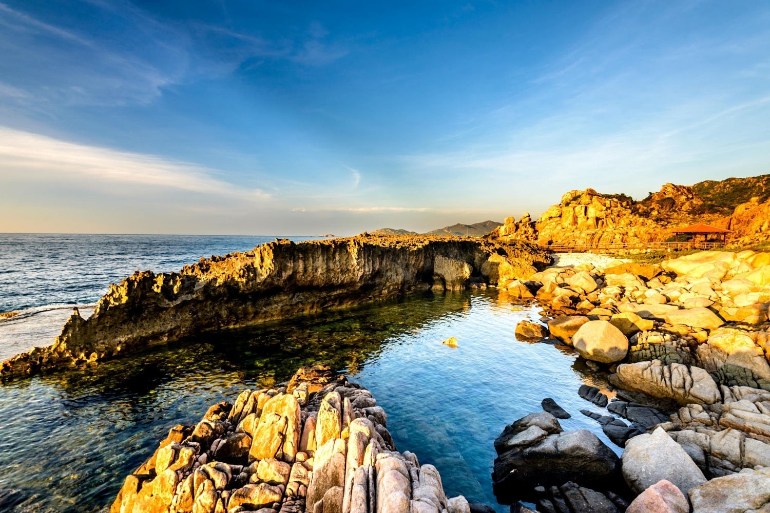 mesmerizing bays in vietnam to draw tourists