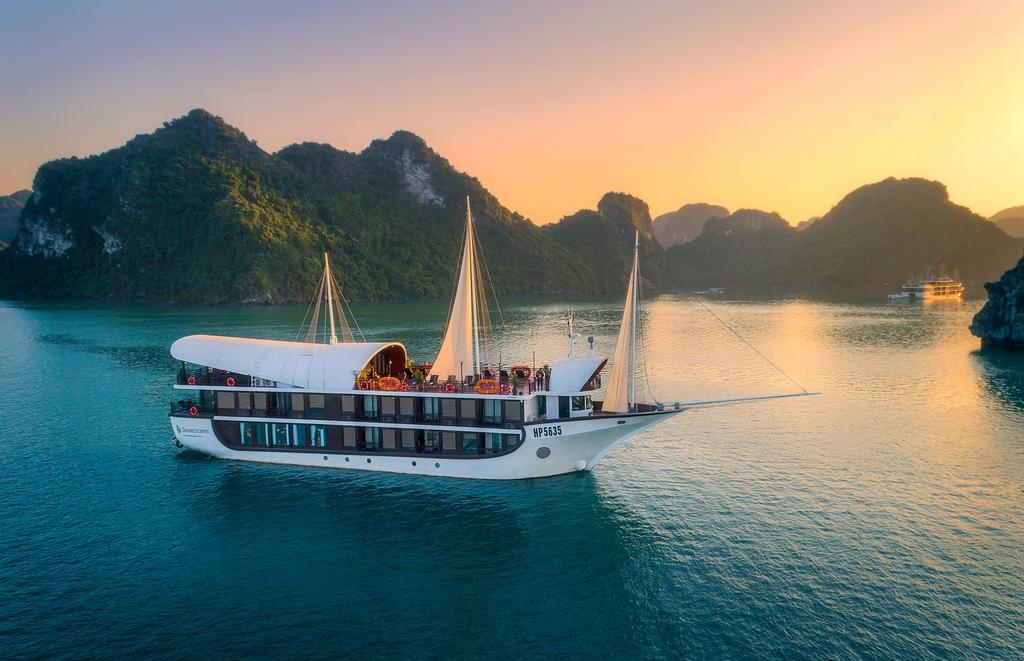 mesmerizing bays in vietnam to draw tourists