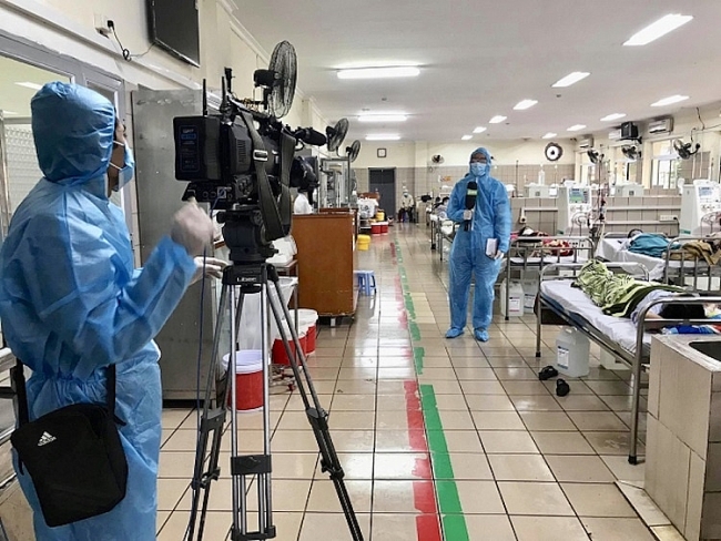 ‘Frontline’ journalists in Da Nang and HCMC are soon to get Covid-19 jabs