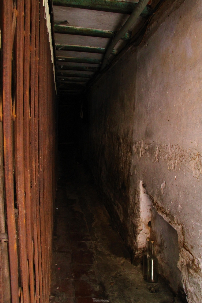 A peek into super narrow alleys in Hanoi Old Quarter A peek into super narrow alleys in Hanoi Old Quarter