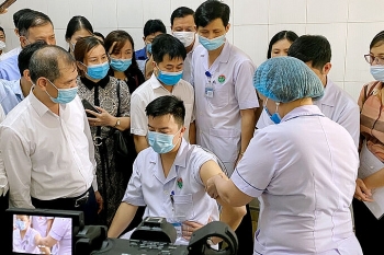 Ha Tinh prioritized individuals get Covid-19 vaccine on live platform