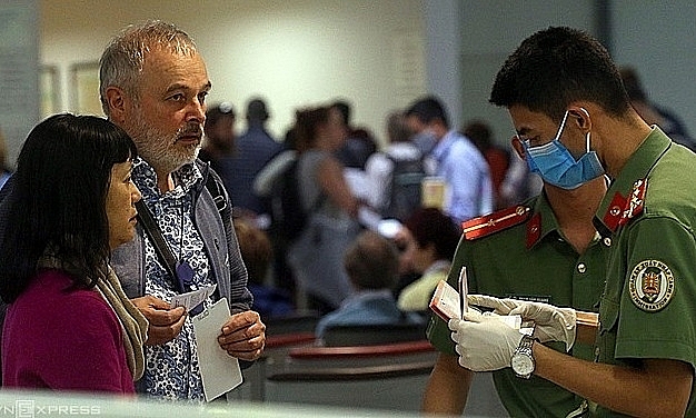 Foreigners keenly awaiting Vietnam return, saying Covid-19 protocol not a problem