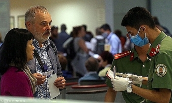 Foreigners keenly awaiting Vietnam return, saying Covid-19 protocol not a problem