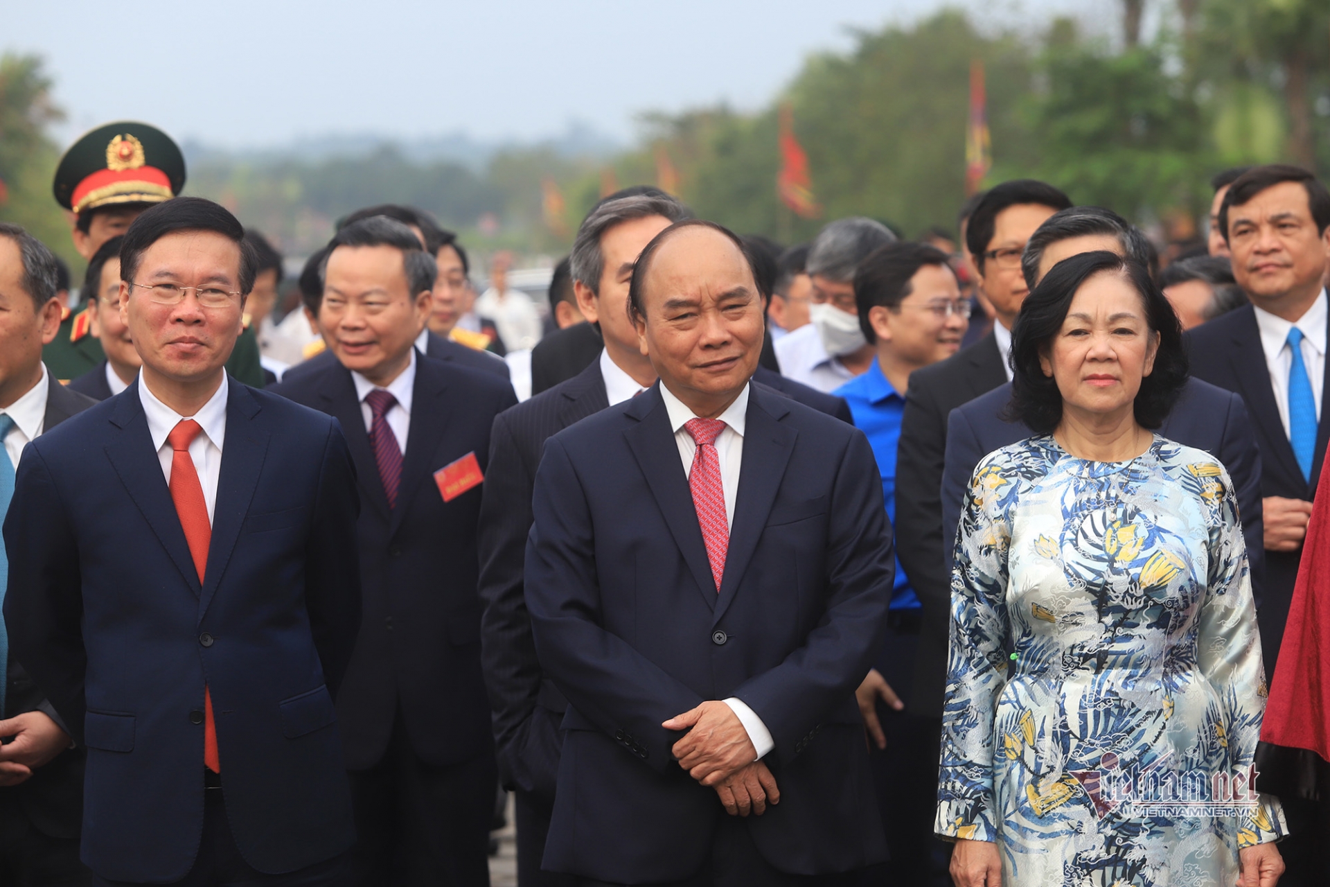 State President offers incense, pays tribute to Hung Kings