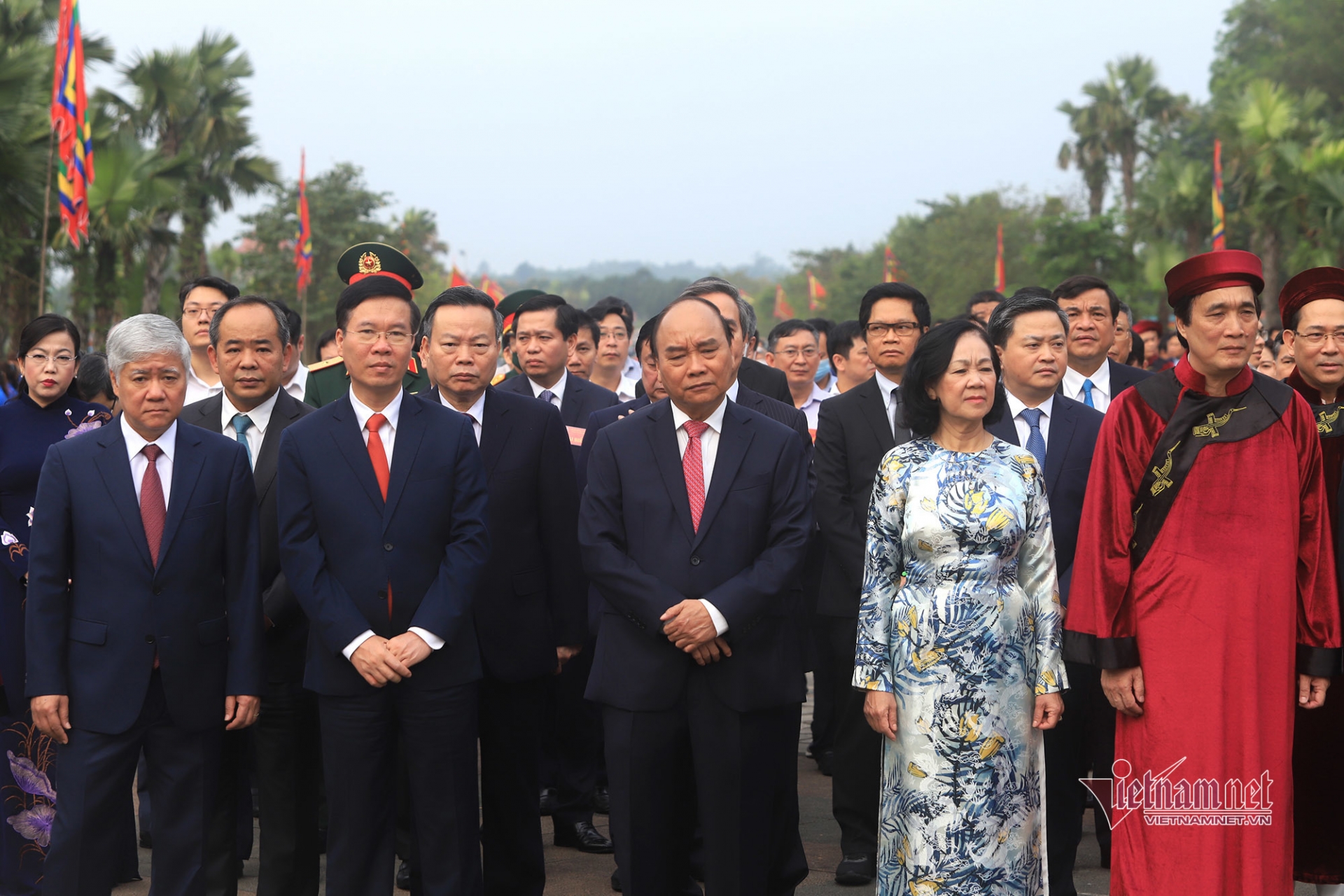 State President offers incense, pays tribute to Hung Kings State President offers incense, pays tribute to Hung Kings