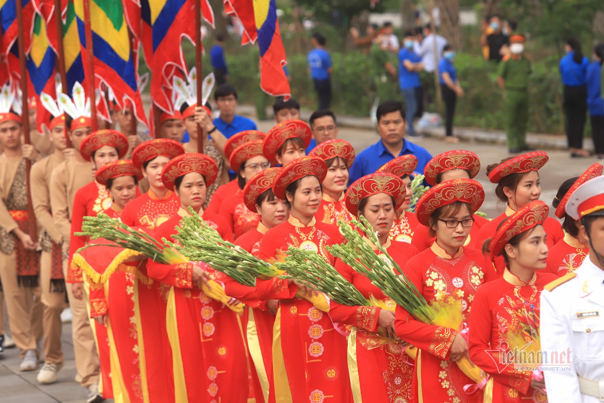 State President offers incense, pays tribute to Hung Kings State President offers incense, pays tribute to Hung Kings
