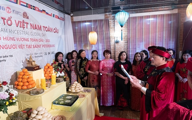 Overseas Vietnamese around the world commemorate Hung Kings’ death anniversary