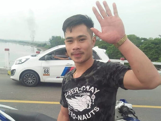 laotian students jumps into river to save suicidal mans live