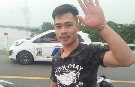 Laotian student jumps in river to save Vietnamese suicidal man