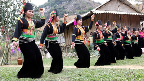unique wedding ceremony of kho mu ethnic people
