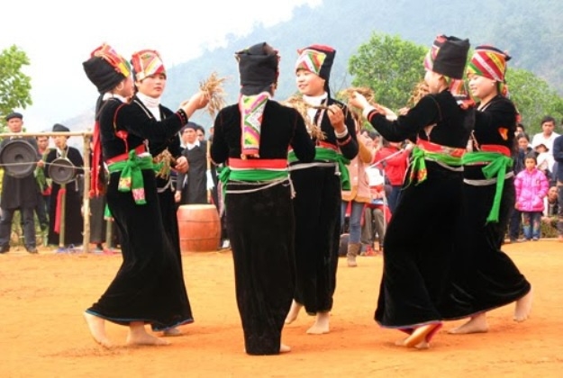 unique wedding ceremony of kho mu ethnic people