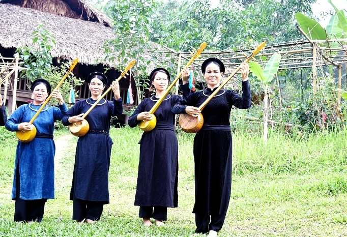 unique costumes of northwest ethnic minority people
