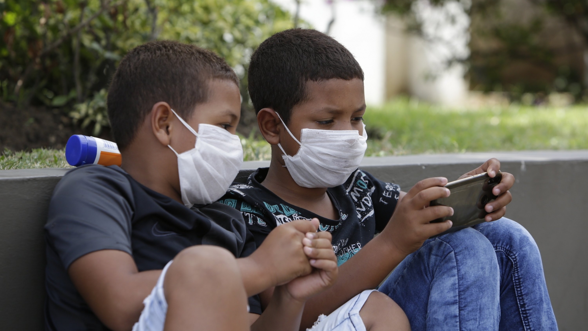 world news today rapid coronavirus test used at white house misses many covid 19 cases