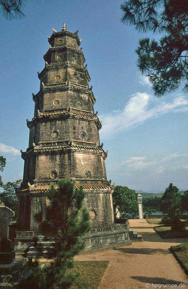 Rare photos of Hue’s daily life in early 1990s rare photos of hues daily life in early 1990s