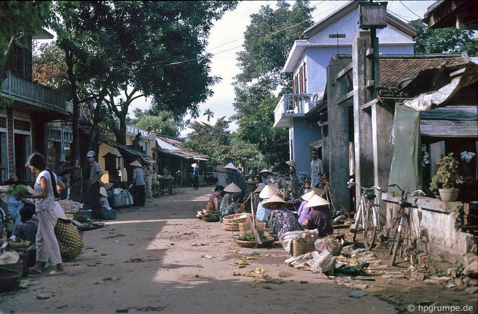 Rare photos of Hue’s daily life in early 1990s rare photos of hues daily life in early 1990s