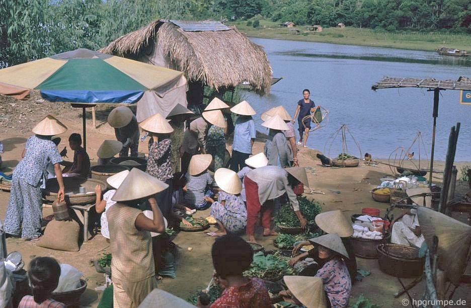 Rare photos of Hue’s daily life in early 1990s rare photos of hues daily life in early 1990s