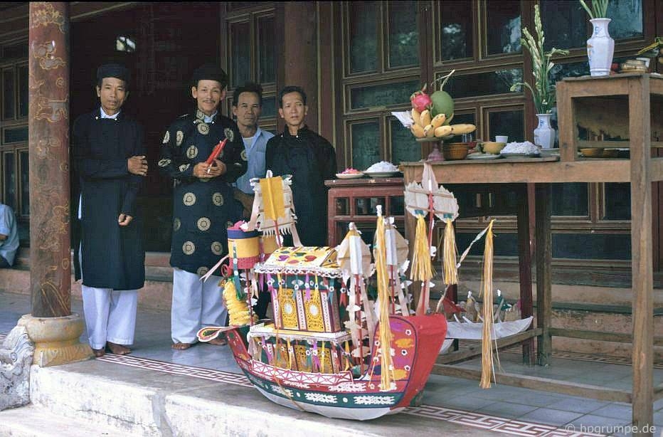 Rare photos of Hue’s daily life in early 1990s rare photos of hues daily life in early 1990s