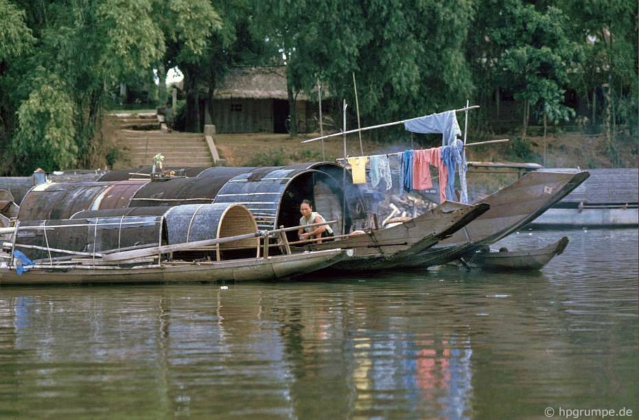 Rare photos of Hue’s daily life in early 1990s rare photos of hues daily life in early 1990s