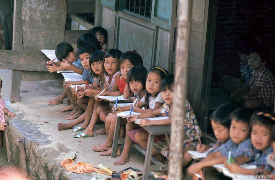 Rare photos of Hue’s daily life in early 1990s rare photos of hues daily life in early 1990s
