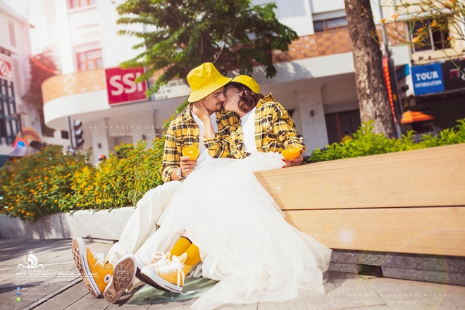 Sweet wedding shots of the 65-Vietnamese bride with her 24 -Pakistani groom spur Internet joy sweet wedding shots of the 65 vietnamese bride with her 24 pakistanian groom spur internet joy