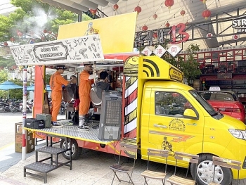 hcmc classy looked barbershop in caravan truck offers free haircut for the poor