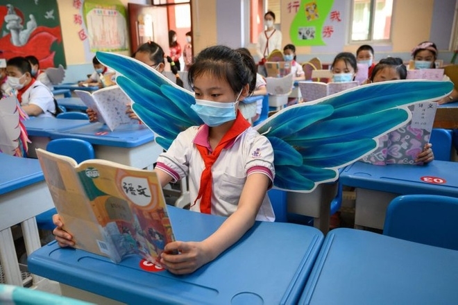 chinese students wear adorable social distancing wings at school