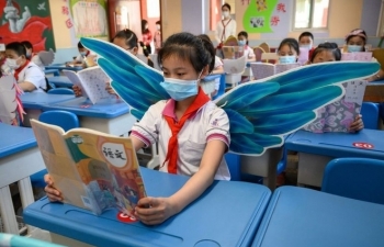 south korea hundreds of schools to close after reopening