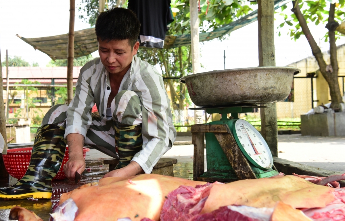 Inmates' speical meal on Reunification Day in prison Inmates' speical meal on Reunification Day in prison