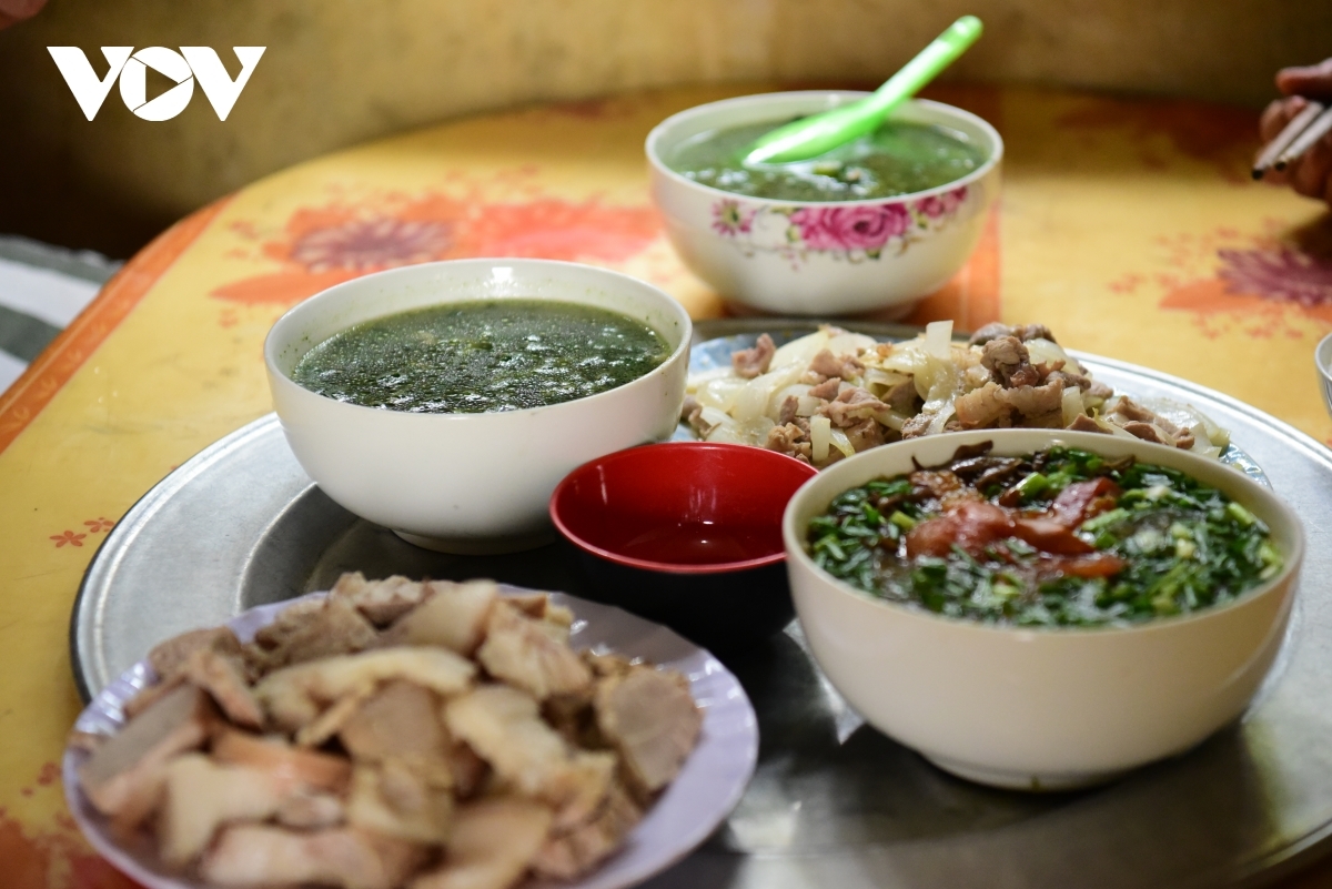 Inmates' speical meal on Reunification Day in prison Inmates' speical meal on Reunification Day in prison