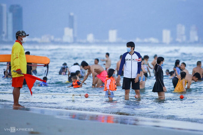 More places to suspend non-essential activities amid Covid-19 surge