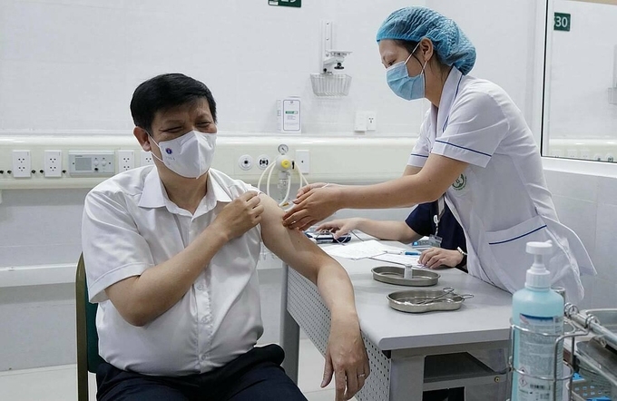 Health Minister gets Covid-19 vaccine shot