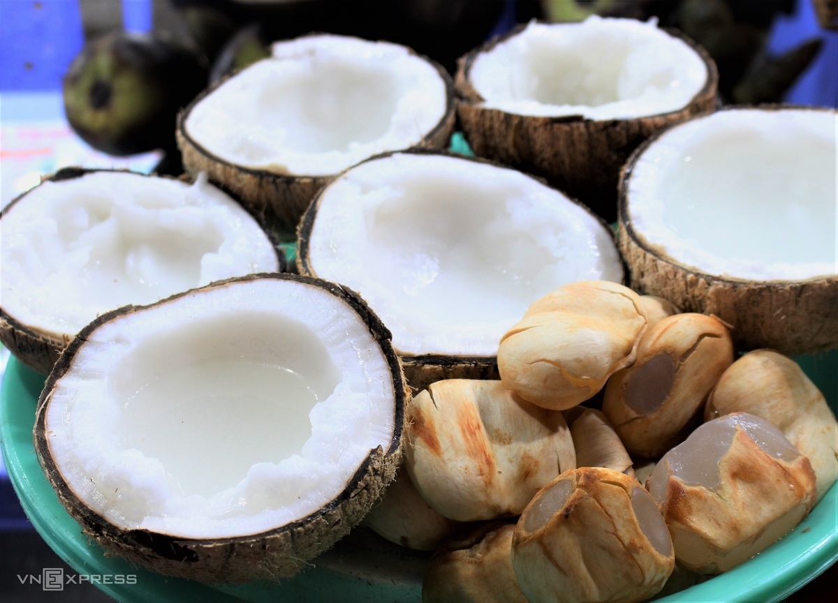 Food paradise in Phu Quoc's biggest night market