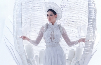 Vietnamese beauty wows judges with unique costume at Miss Universe, with video