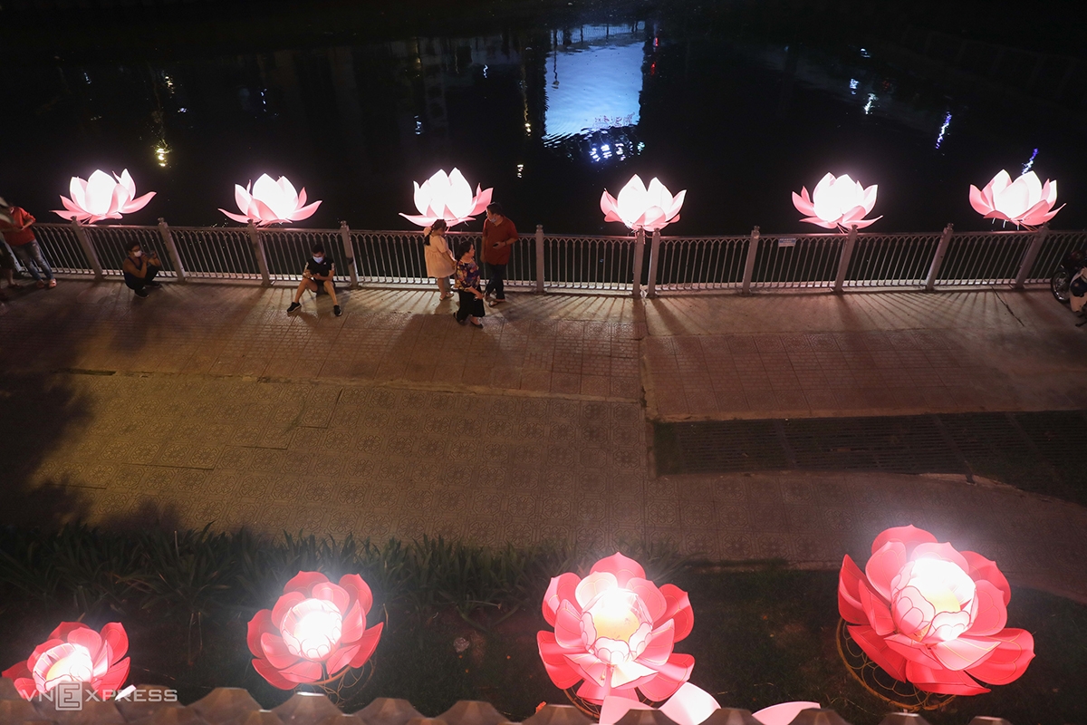 Saigon lights up as Vesak festival nears