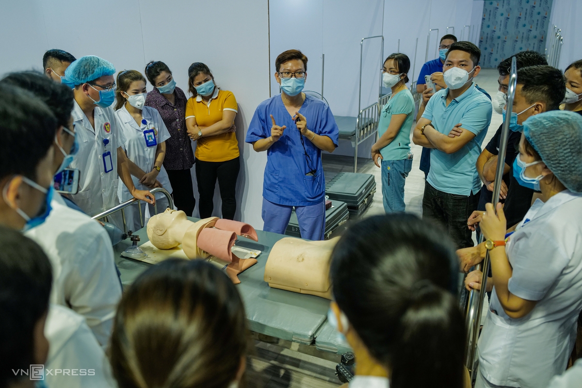 In photos: A look into Bac Giang's field hospital