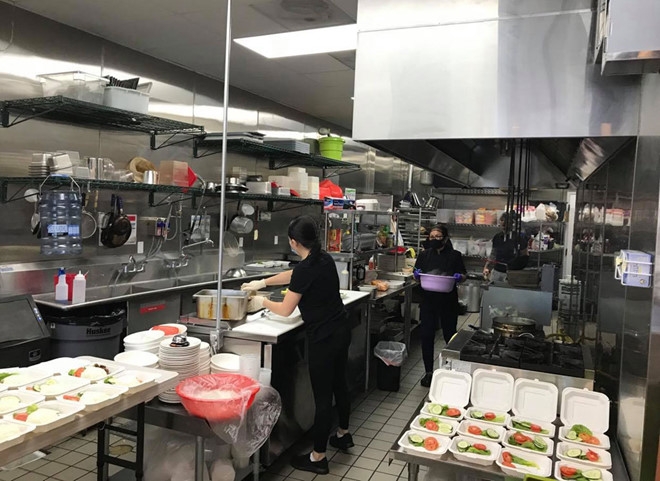 serving covid 19 us doctors free meals vietnamese american promotes vietnamese cuisine