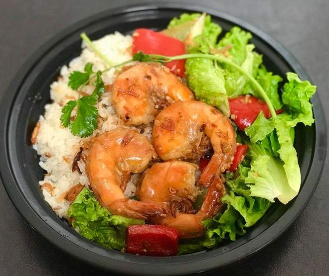 serving covid 19 us doctors free meals vietnamese american promotes vietnamese cuisine