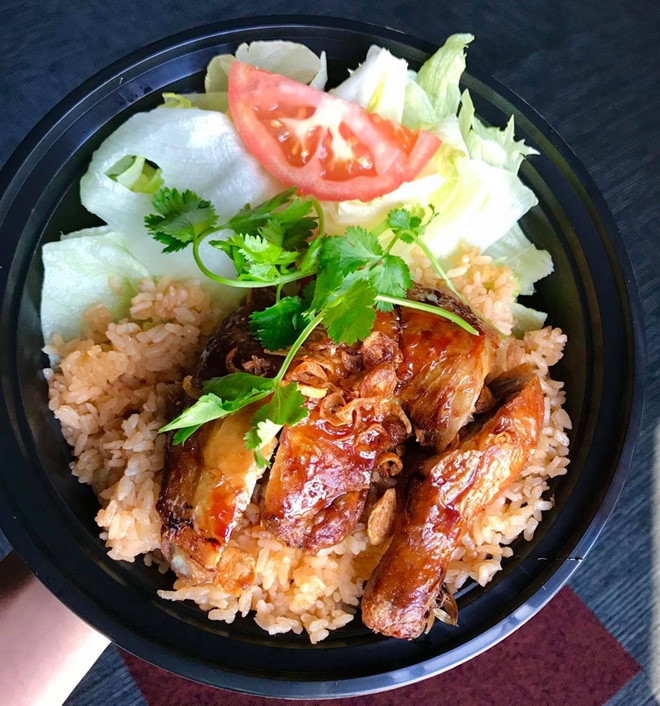 serving covid 19 us doctors free meals vietnamese american promotes vietnamese cuisine