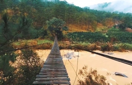 La Ba Bridge, suspension bridge not for the faint-hearted