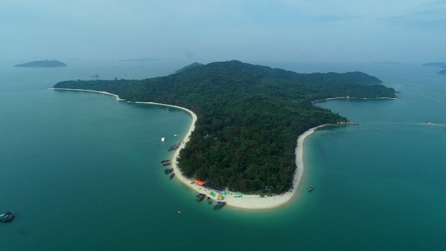 Breath-taking beauty of sister Co To Island