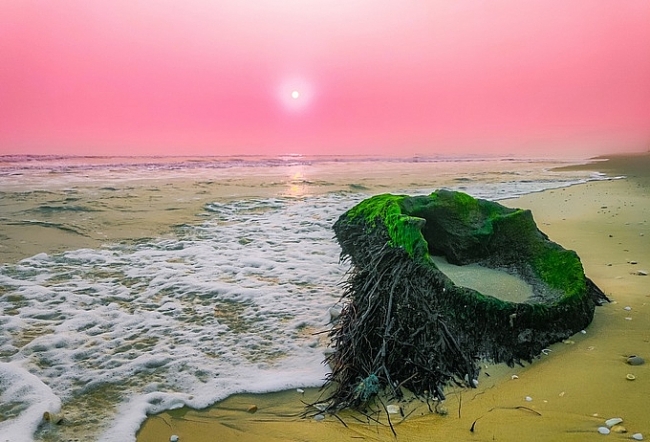 Glamorous sunrise on Giang Hai beach