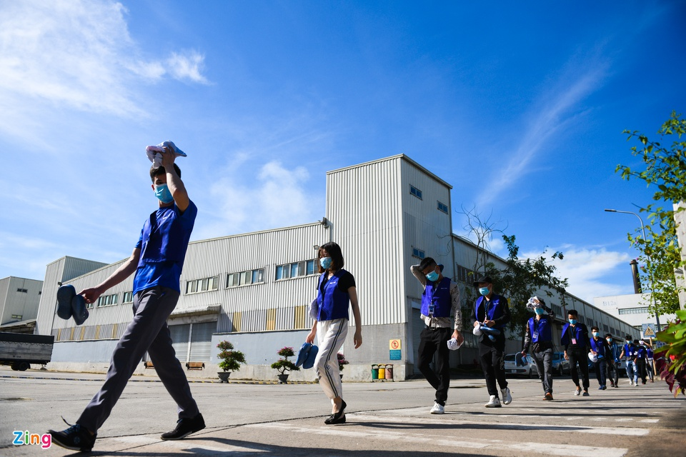Vietnam expects giant businesses to provide Covid-19 vaccination for workers