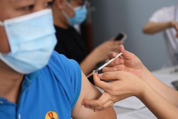 Vietnam expects giant businesses to provide Covid-19 vaccination for workers