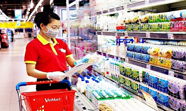 Retailers, foreigners may get Covid vaccination priority, one vendor latest patient in Hanoi