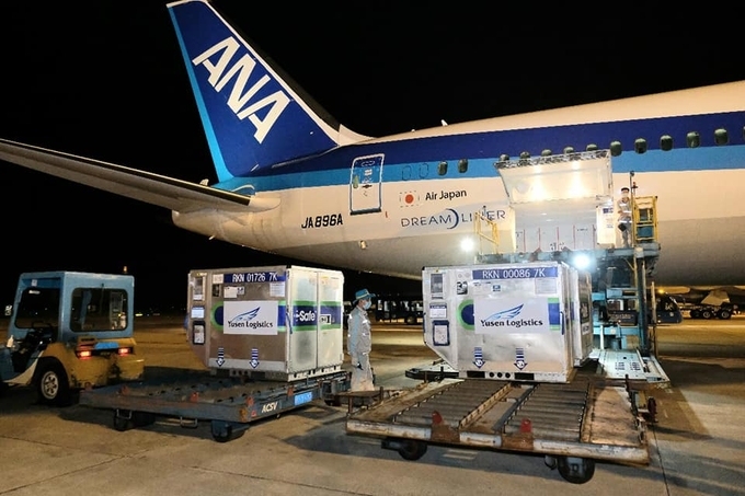 Nearly 1 mln Covid vaccine doses arrive in Vietnam
